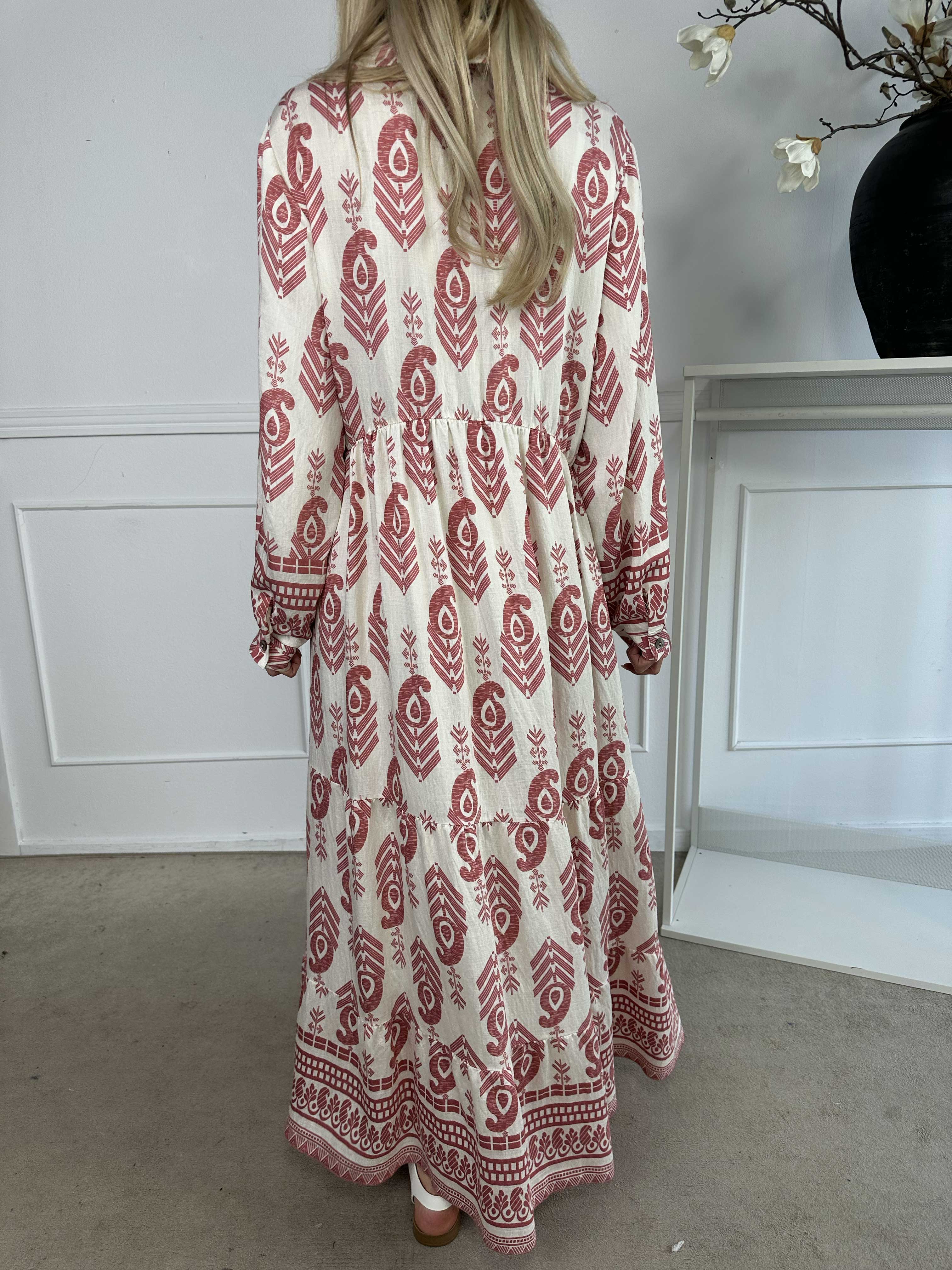 Raina - Lång mönstrad klänning i viskos